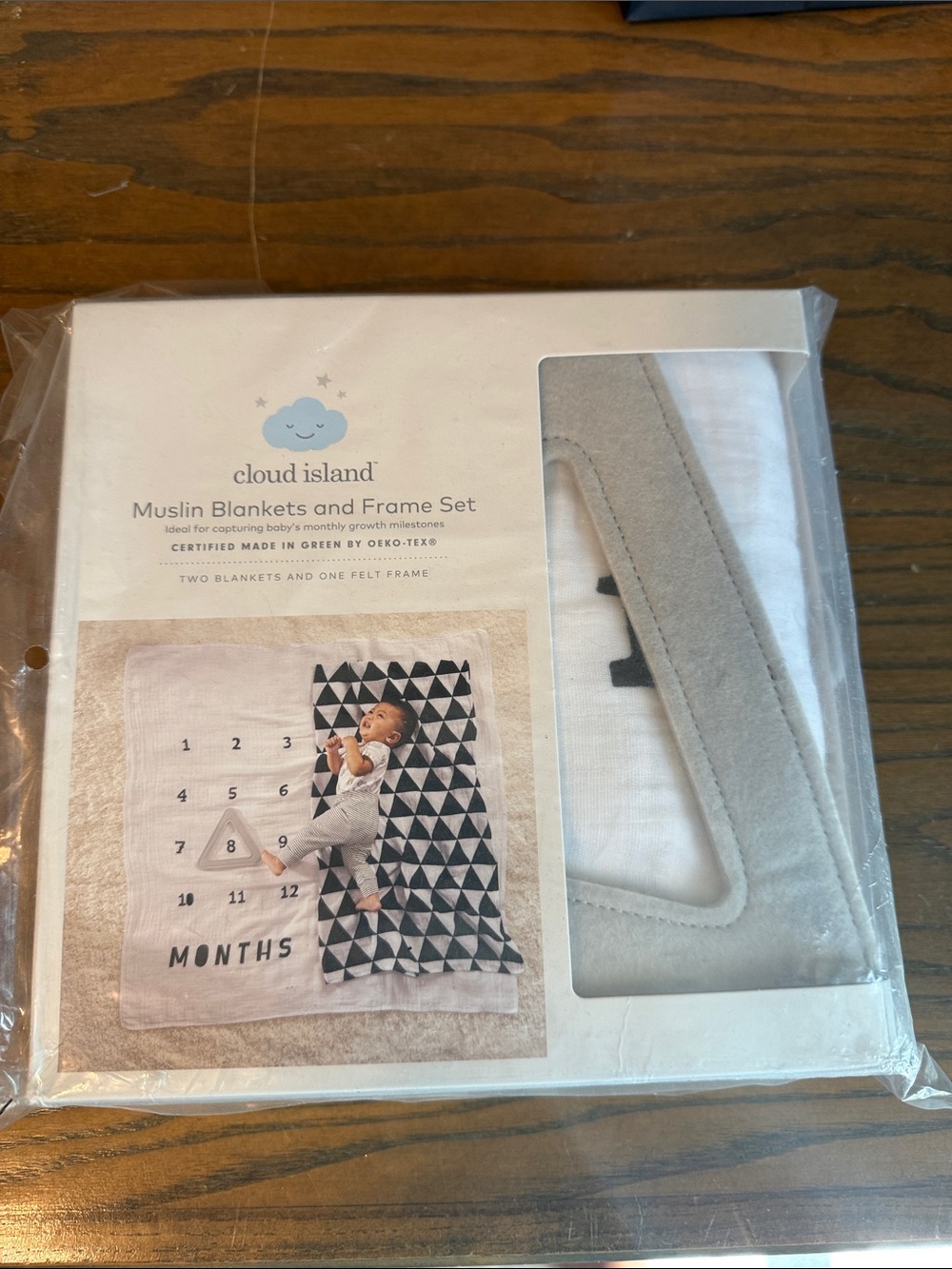 cloud island Gray and White Muslin Blankets and Frame Set